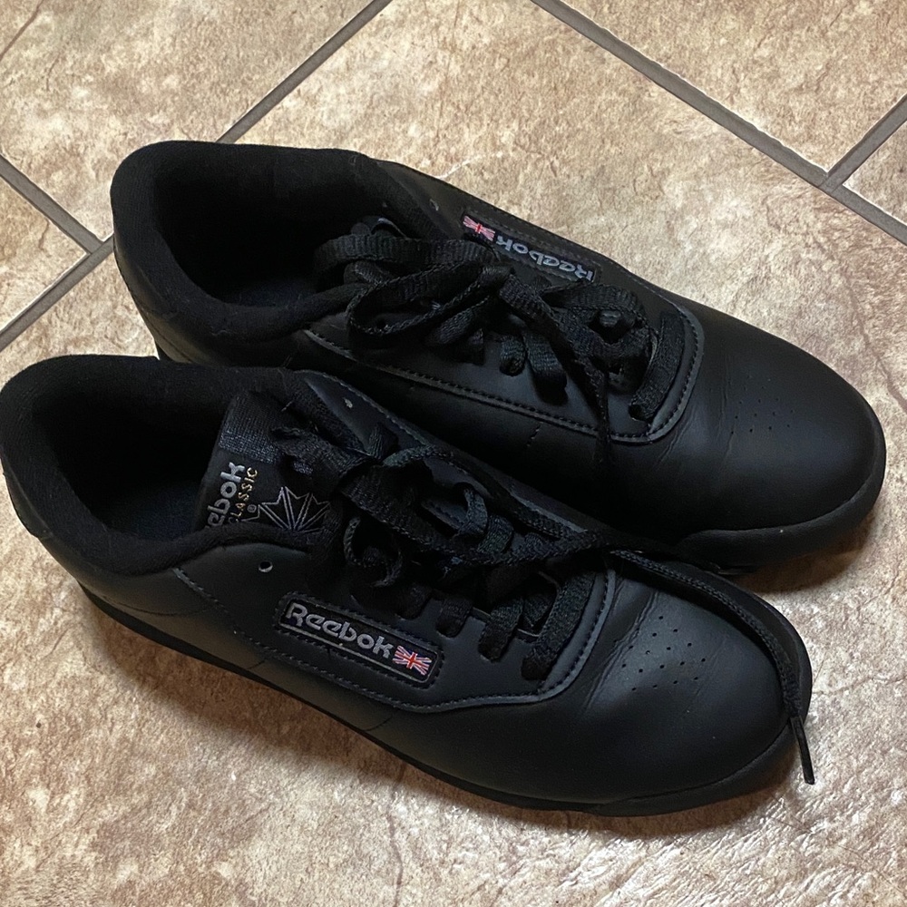Reebok Classic Black Leather Shoes Women’s Size 8.5 Activewear